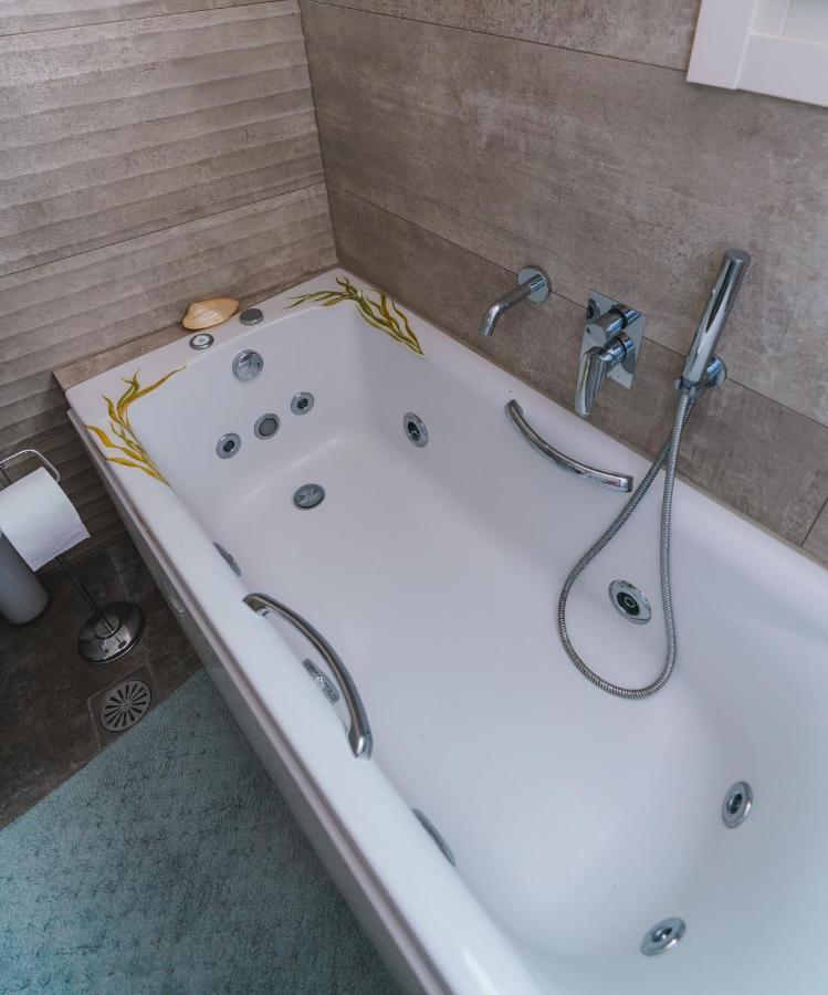 Lux house with outdoor jacuzzi&sea view in Santorini Appartement Emporio  Buitenkant foto