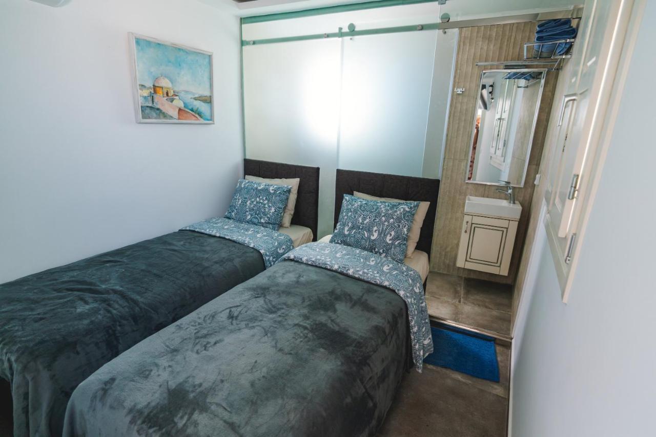 Lux house with outdoor jacuzzi&sea view in Santorini Appartement Emporio  Buitenkant foto